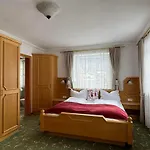 Gaestehaus Huber לינה וארוחת בוקר